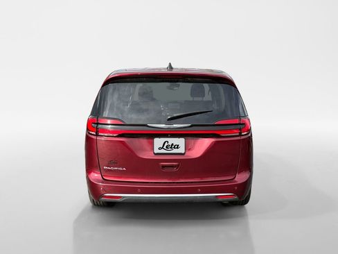 Used 2023 Chrysler Pacifica Touring-L image 5