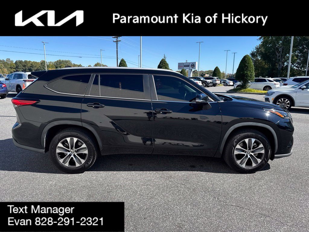 Used 2023 Toyota Highlander XLE FWD image 8