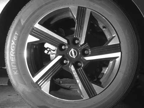 Used 2025 Nissan Sentra SV FWD image 15