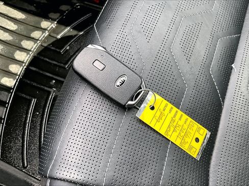 Used 2021 Kia Telluride SX w/ SX Prestige Package image 15