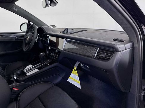 New 2025 Porsche Macan GTS image 22