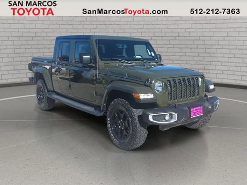 Used 2021 Jeep Gladiator Sport image 3
