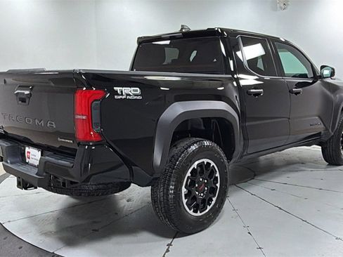 Certified 2025 Toyota Tacoma TRD Off-Road image 5