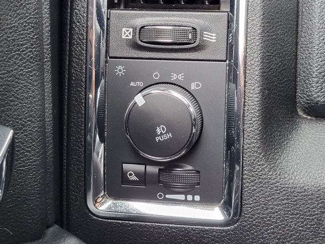 Used 2018 RAM 1500 Laramie AWD/4WD image 12