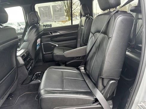 Used 2024 Jeep Wagoneer Series III image 22