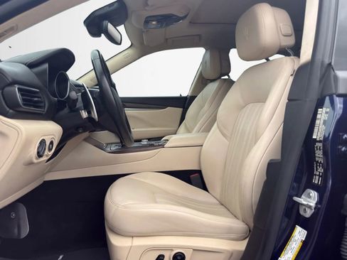 Used 2017 Maserati Levante w/ Luxury Package AWD/4WD image 11