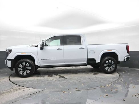 New 2026 GMC Sierra 2500 Denali w/ Denali Reserve Package image 4