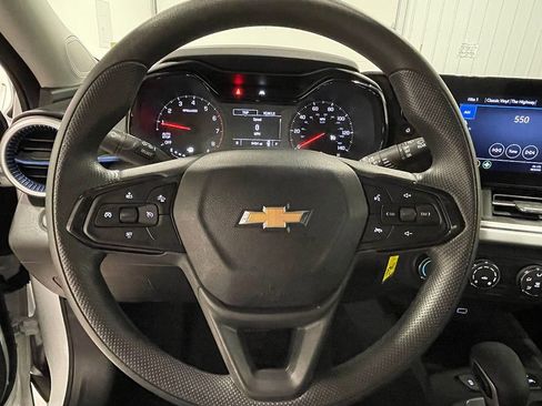 Used 2024 Chevrolet Trax LS FWD image 28