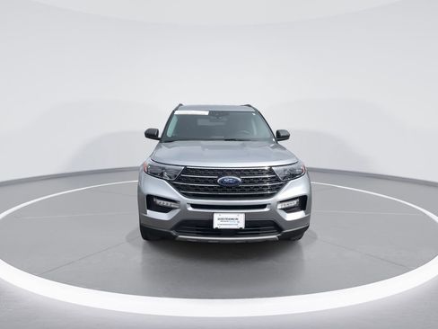 Used 2022 Ford Explorer XLT w/ Equipment Group 202A AWD/4WD image 3