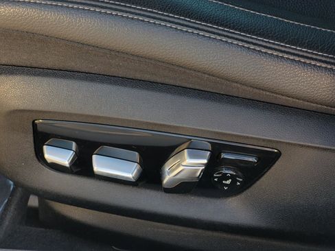 Used 2020 BMW 740i w/ Cold Weather Package image 31