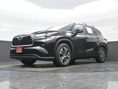Used 2022 Toyota Highlander XLE image 28