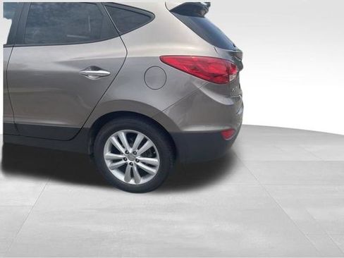 Used 2010 Hyundai Tucson Limited AWD/4WD image 3