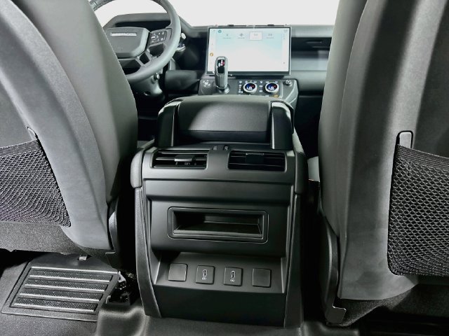 New 2026 Land Rover Defender 110 X-Dynamic SE AWD/4WD image 24