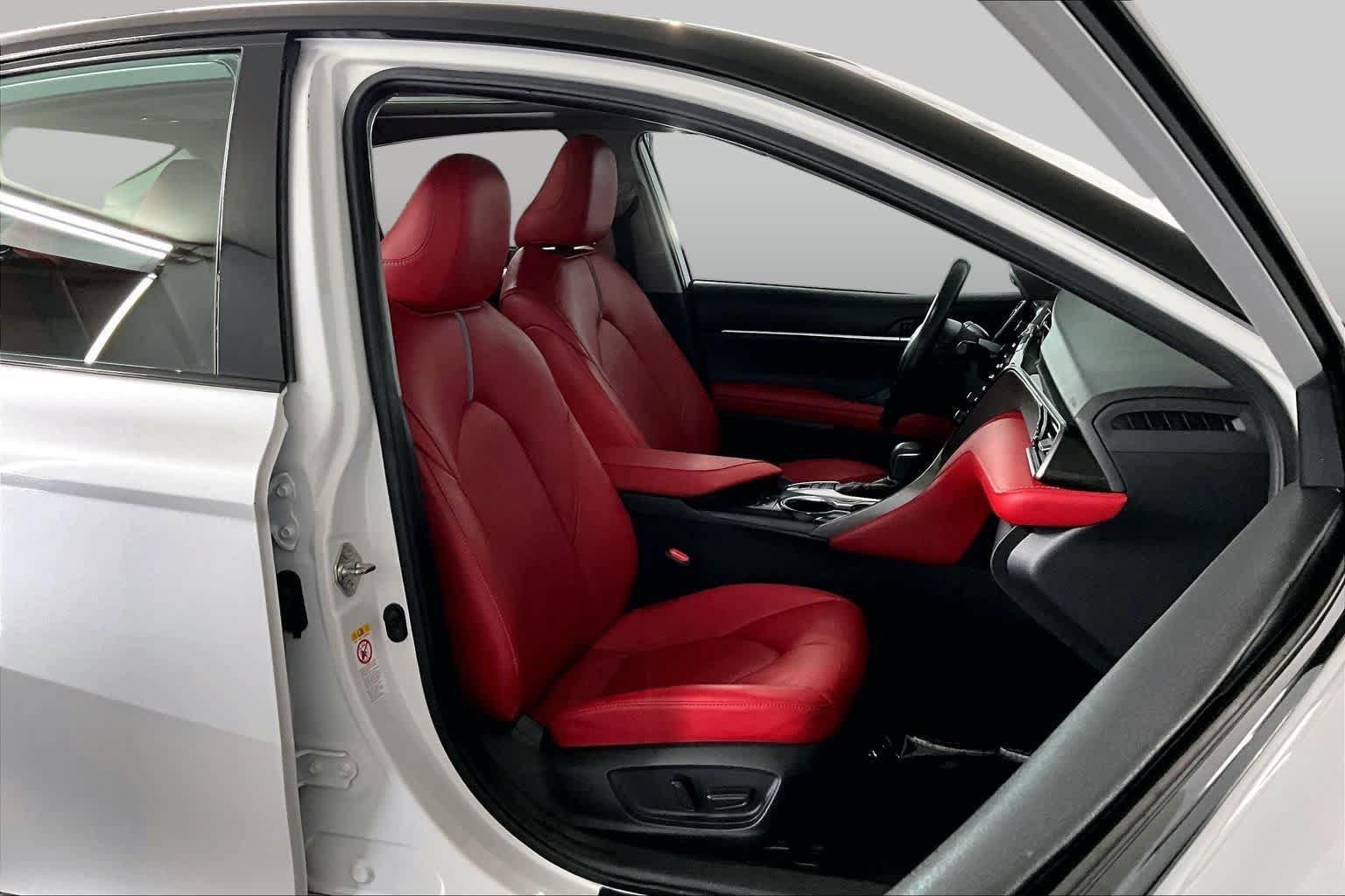 Used 2019 Toyota Camry XSE w/ Navigation Package FWD image 8