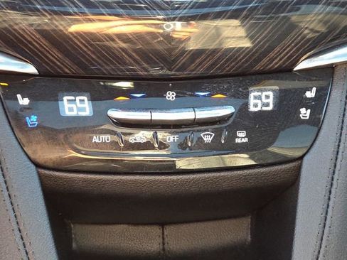 Used 2023 Cadillac XT6 Premium Luxury w/ Technology Package FWD image 23