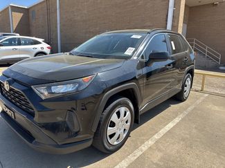 Used 2019 Toyota RAV4 LE video 1