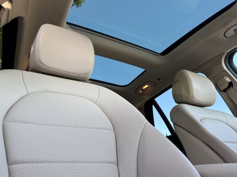 Certified 2022 Mercedes-Benz GLC 300 w/ Premium Package Lite image 17