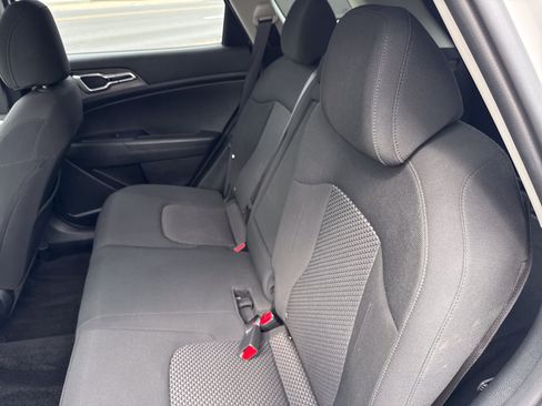 Used 2023 Kia Sportage LX AWD/4WD image 13