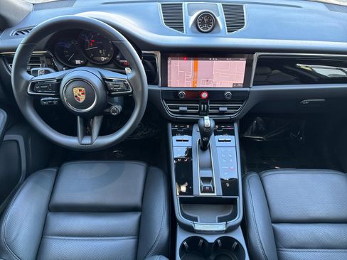 Certified 2026 Porsche Macan AWD/4WD image 6