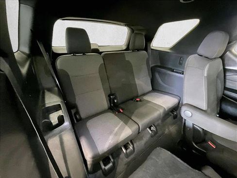 Used 2023 Chevrolet Traverse LT FWD image 30