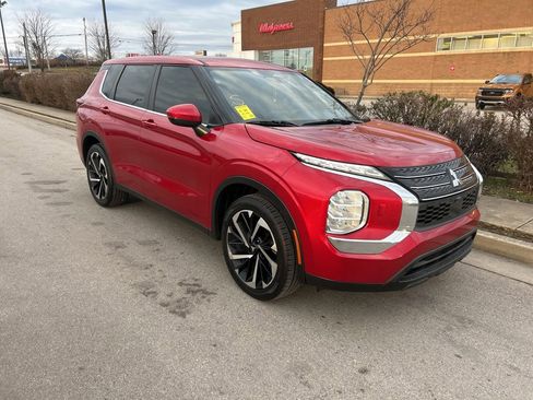 Used 2022 Mitsubishi Outlander ES image 3