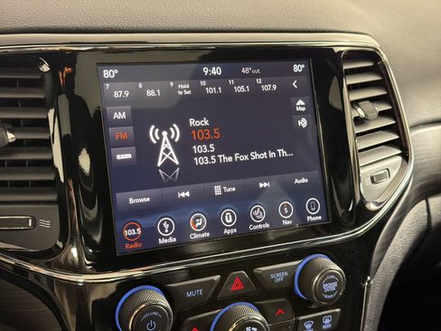 Used 2019 Jeep Grand Cherokee Altitude image 24