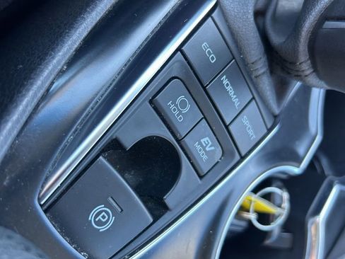 Certified 2020 Toyota Camry XLE image 18