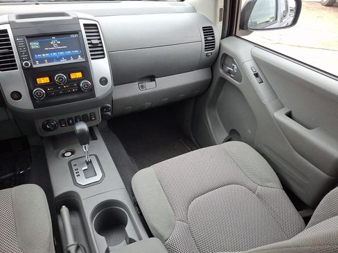 Used 2020 Nissan Frontier SV image 16