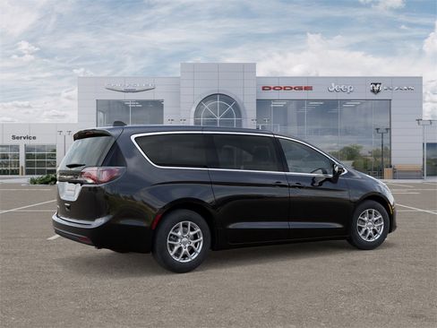 New 2026 Chrysler Voyager LX image 4