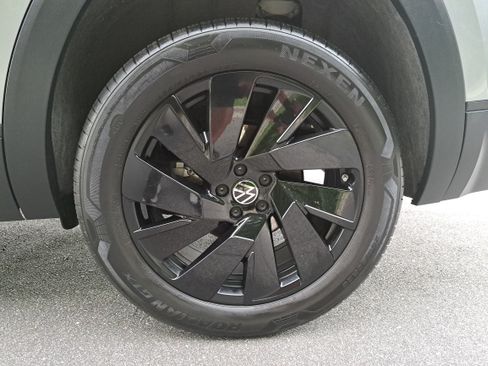 Certified 2026 Volkswagen Atlas SE w/ Black Wheel Package FWD image 33
