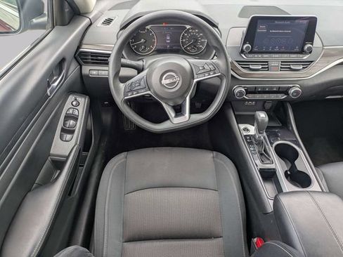 Used 2024 Nissan Altima 2.5 SV FWD image 15