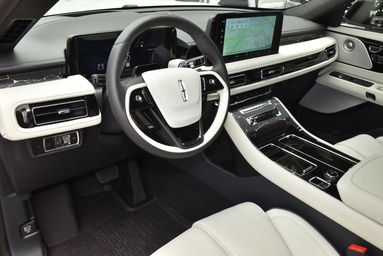 New 2026 Lincoln Aviator Black Label w/ Jet Appearance Package AWD/4WD image 35