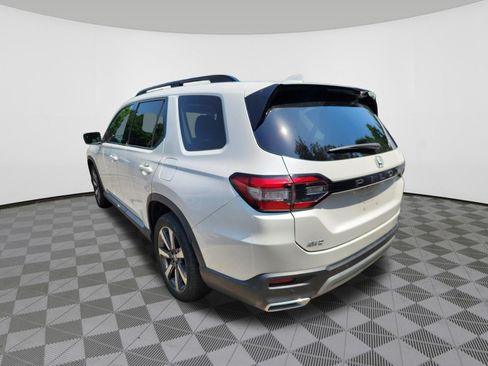 Certified 2023 Honda Pilot Touring image 3