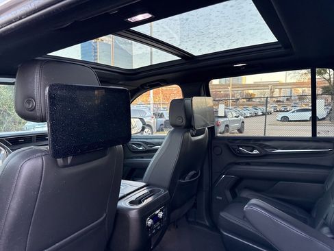 Used 2023 GMC Yukon XL Denali w/ Denali Reserve Package image 9