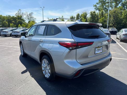 Used 2023 Toyota Highlander Limited AWD/4WD image 4