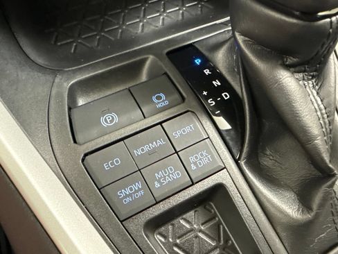 Used 2020 Toyota RAV4 LE w/ All Weather Liner Package AWD/4WD image 19