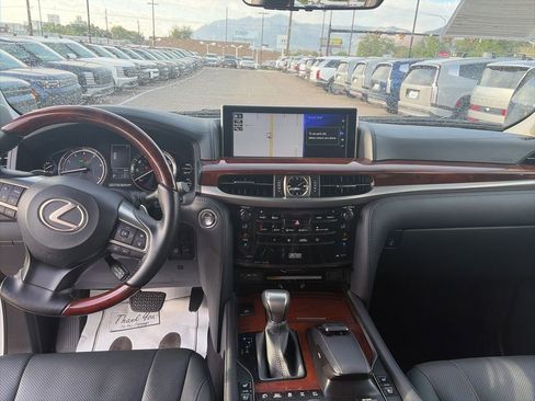 Used 2021 Lexus LX 570 4WD w/ Luxury Package image 31