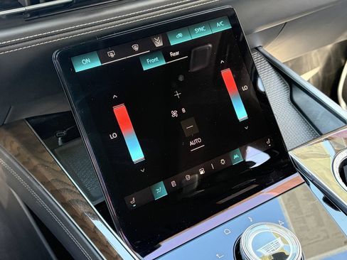 Certified 2025 Cadillac Escalade Sport Platinum AWD/4WD image 31