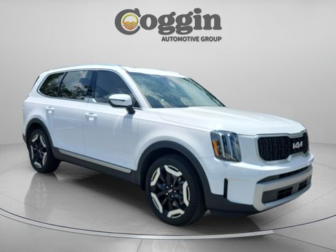 Used 2024 Kia Telluride EX w/ EX Captain's Chair Package FWD image 7