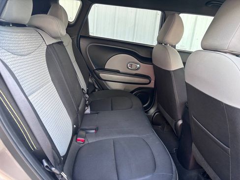 Used 2016 Kia Soul + FWD image 16