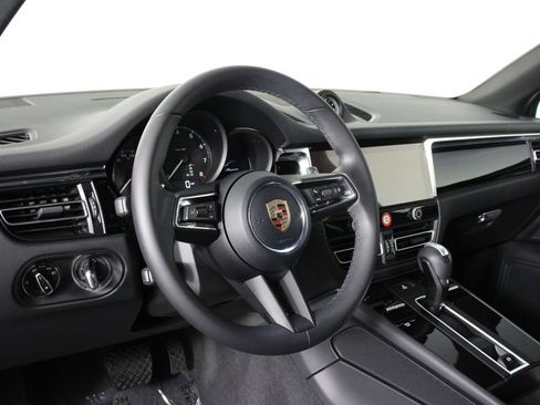 Certified 2026 Porsche Macan AWD/4WD image 4