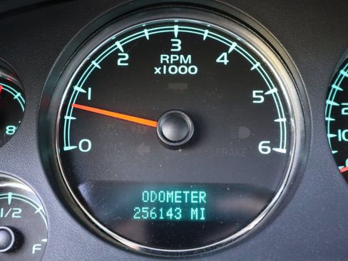 Used 2008 Chevrolet Suburban LT w/ LT Preferred Equipment Group AWD/4WD image 45