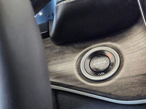 Used 2024 Jeep Grand Cherokee L Limited w/ Luxury Tech Group II image 20