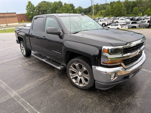 Used 2018 Chevrolet Silverado 1500 LT w/ LT Convenience Package AWD/4WD image 1