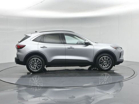 Certified 2023 Ford Escape SE image 27