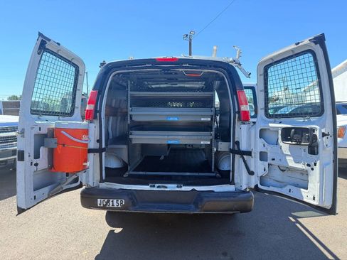 Used 2017 Chevrolet Express 2500 RWD image 20