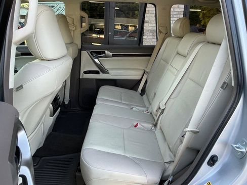 Used 2019 Lexus GX 460 Premium w/ Premium Package image 11