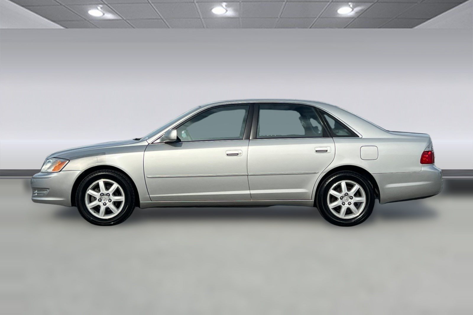 Used 2003 Toyota Avalon XL FWD image 2