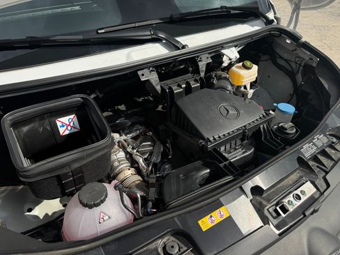 Used 2025 Mercedes-Benz Sprinter 2500 image 19