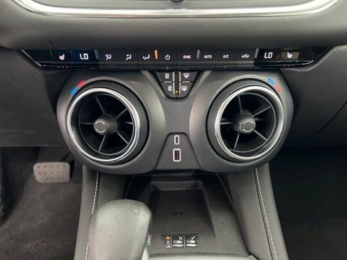 Used 2024 Chevrolet Blazer LT w/ Convenience Package FWD image 16